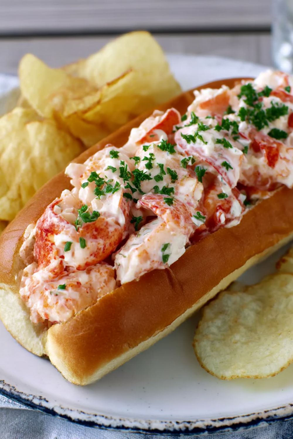 Master the Classic New England Lobster Roll in 10 Minutes